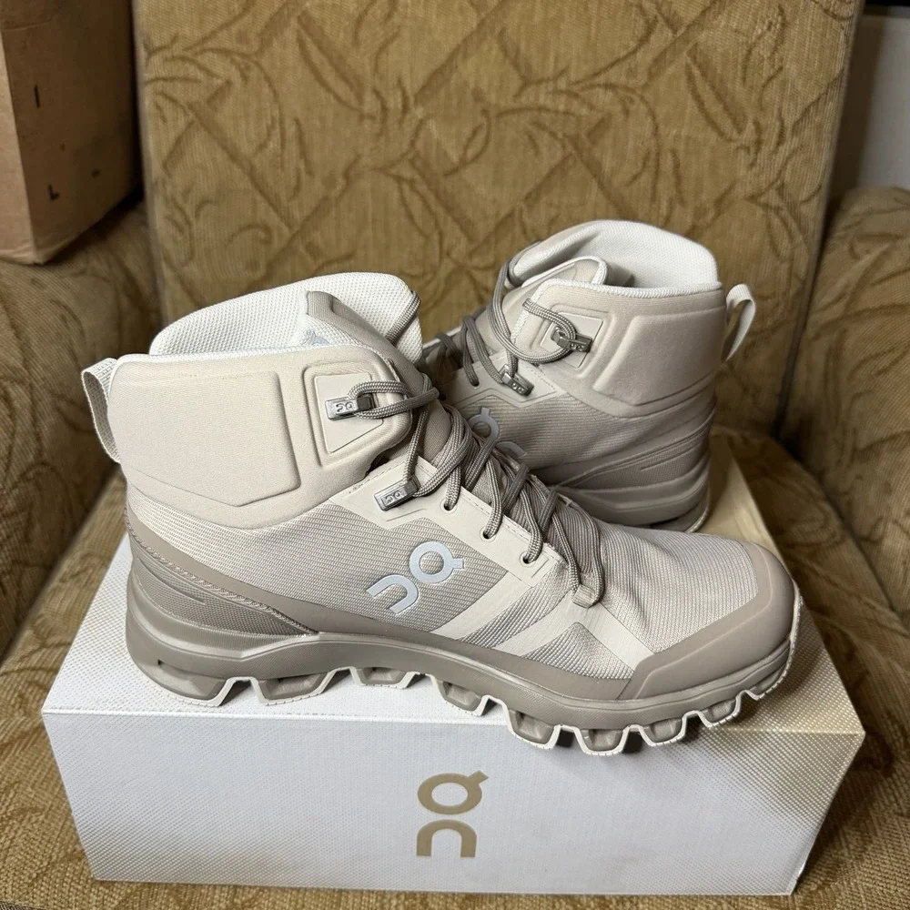 On Running Womens 10 Cloudrock Hiking Boots Beige Desert/Clay Mid Top WATERPROOF - Picture 2 of 8